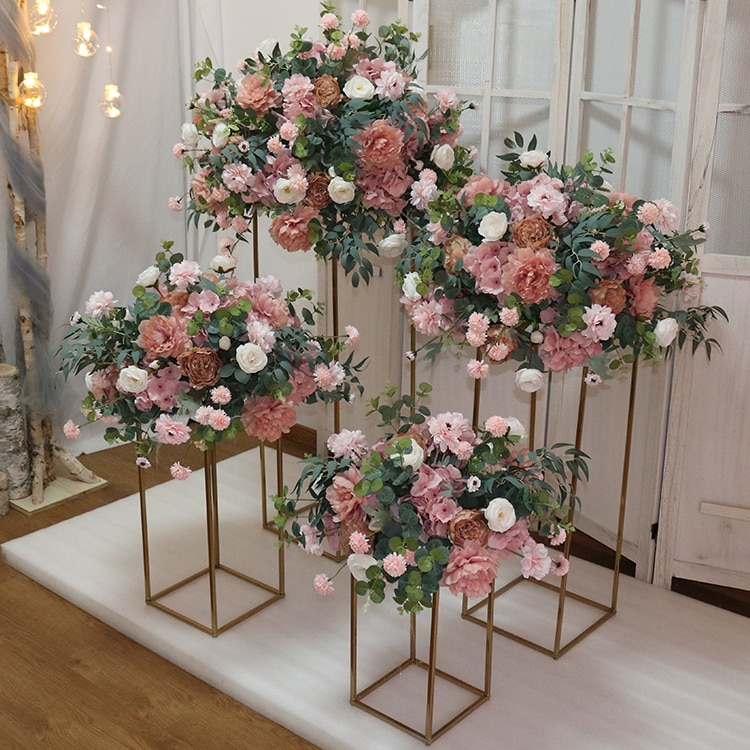 Choosing the right flowers for wedding arrangements