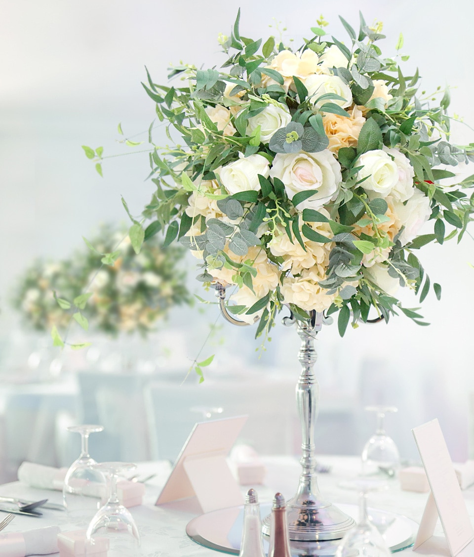 Floral arrangements and bouquets for the wedding ceremony