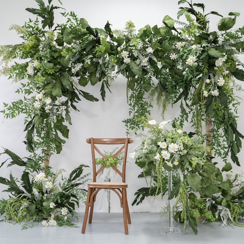 Choosing the right flowers and foliage for your floral hoop